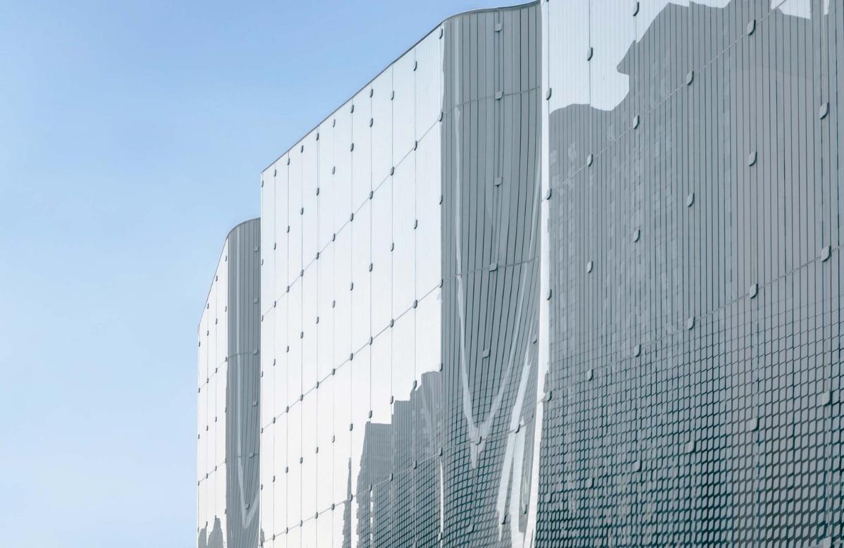 幕墻上的菱形圖案遠看呈現(xiàn)出鱗片的質(zhì)感，_The_diamond_patterns_on_the_curtain_wall_are_an_Imitation_of_butterfly_wing_scales_?張全.jpg